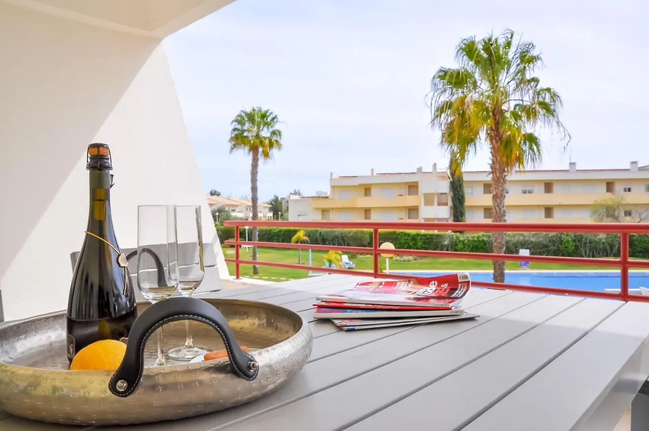 Lovelystay - 2Br Modern, Pool Access, Close To Marina & Beach Quarteira Portugal