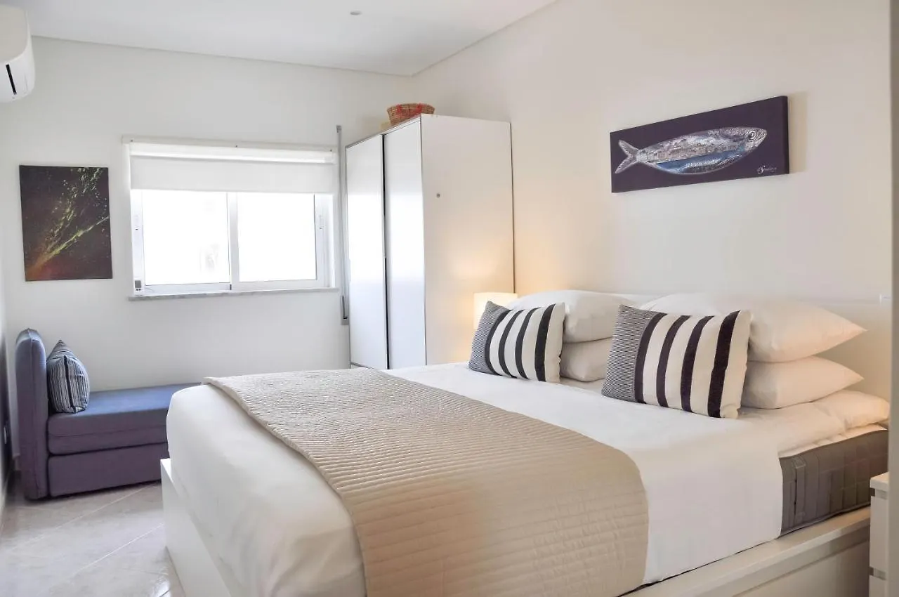Lovelystay - 2Br Modern, Pool Access, Close To Marina & Beach Quarteira 0*,  Portugal