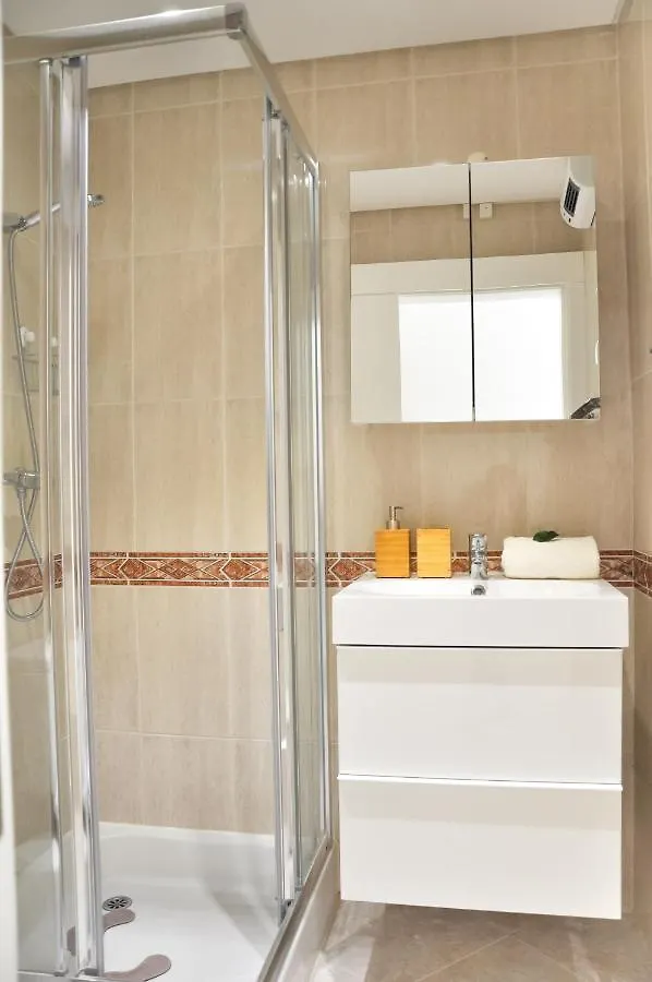 Lovelystay - 2Br Modern, Pool Access, Close To Marina & Beach Quarteira 0*,  Portugal